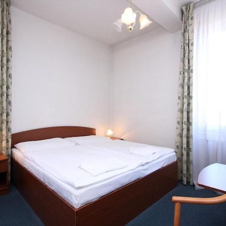 Hotel Legie Bed And Breakfast Praha Eksteriør bilde