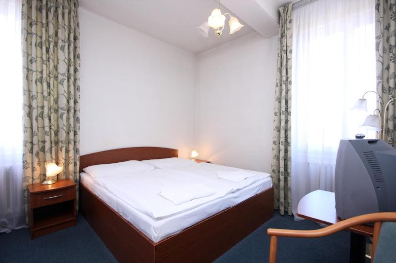 Hotel Legie Bed And Breakfast Praha Eksteriør bilde