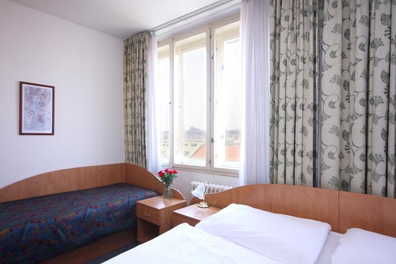 Hotel Legie Bed And Breakfast Praha Eksteriør bilde