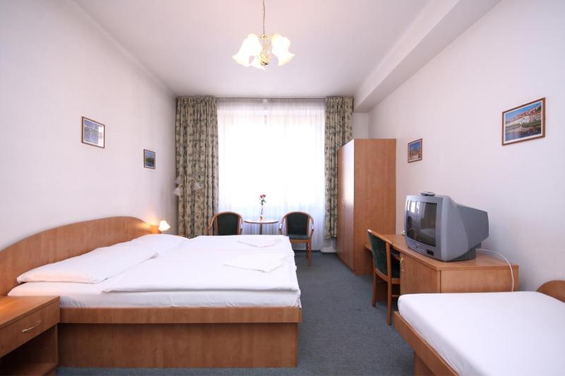 Hotel Legie Bed And Breakfast Praha Eksteriør bilde